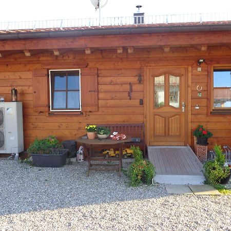 Barrierefreies Zimmer im Blockhaus mit Sauna am See Soyen Exterior foto