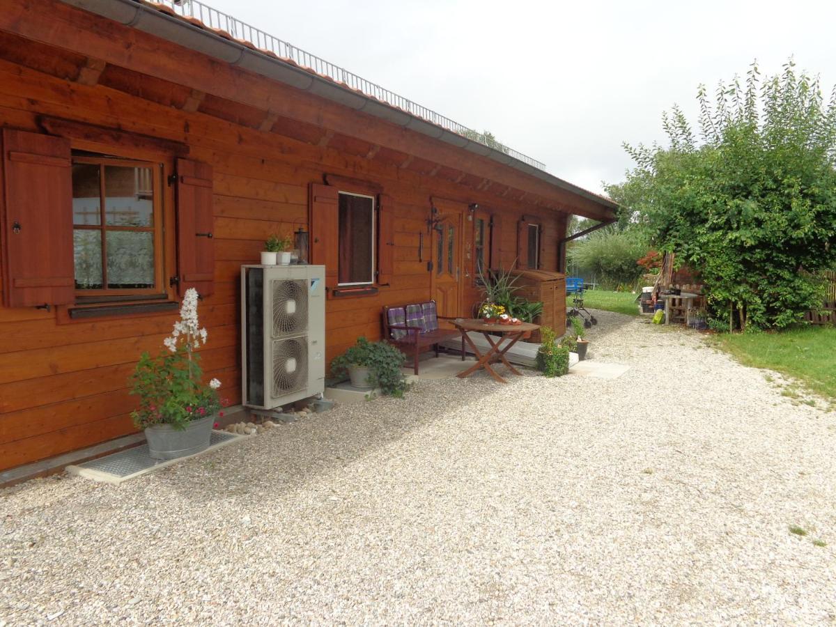 Barrierefreies Zimmer im Blockhaus mit Sauna am See Soyen Exterior foto
