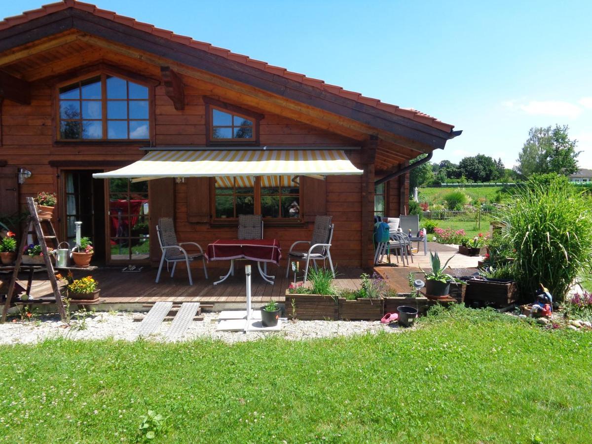 Barrierefreies Zimmer im Blockhaus mit Sauna am See Soyen Exterior foto