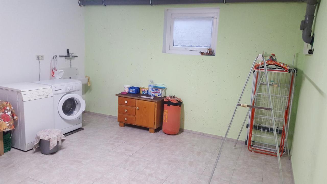 Barrierefreies Zimmer im Blockhaus mit Sauna am See Soyen Exterior foto