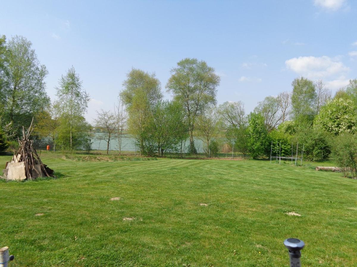 Barrierefreies Zimmer im Blockhaus mit Sauna am See Soyen Exterior foto