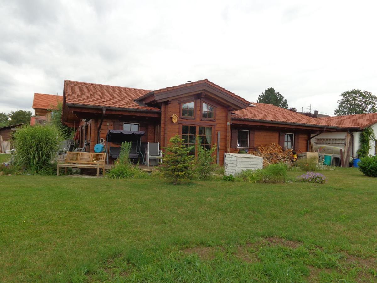 Barrierefreies Zimmer im Blockhaus mit Sauna am See Soyen Exterior foto