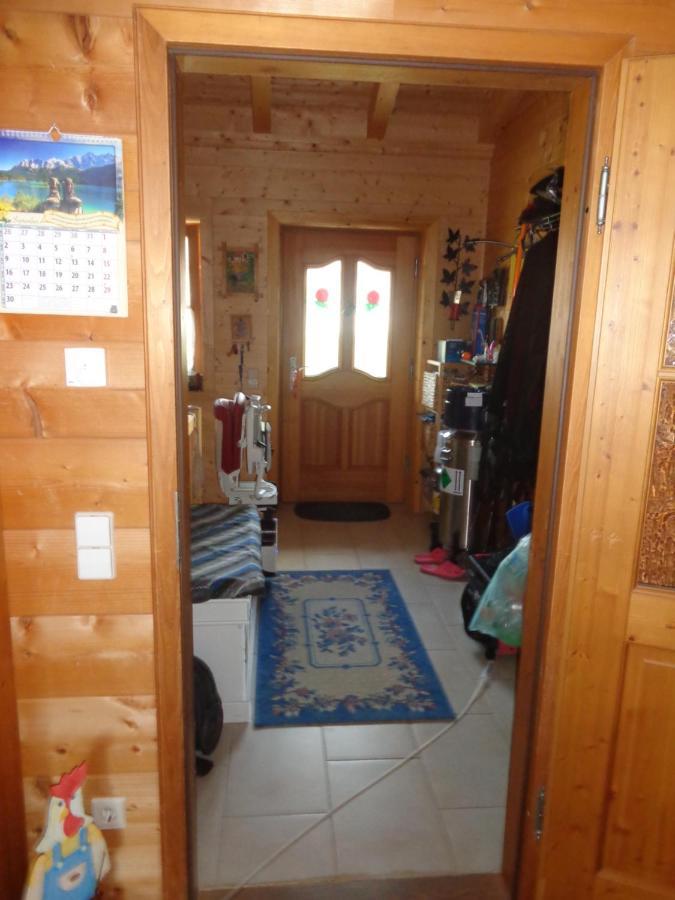 Barrierefreies Zimmer im Blockhaus mit Sauna am See Soyen Exterior foto