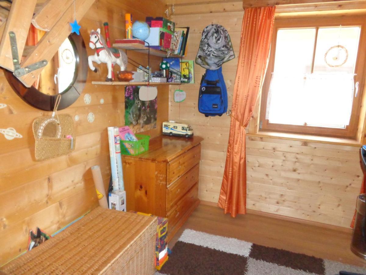 Barrierefreies Zimmer im Blockhaus mit Sauna am See Soyen Exterior foto