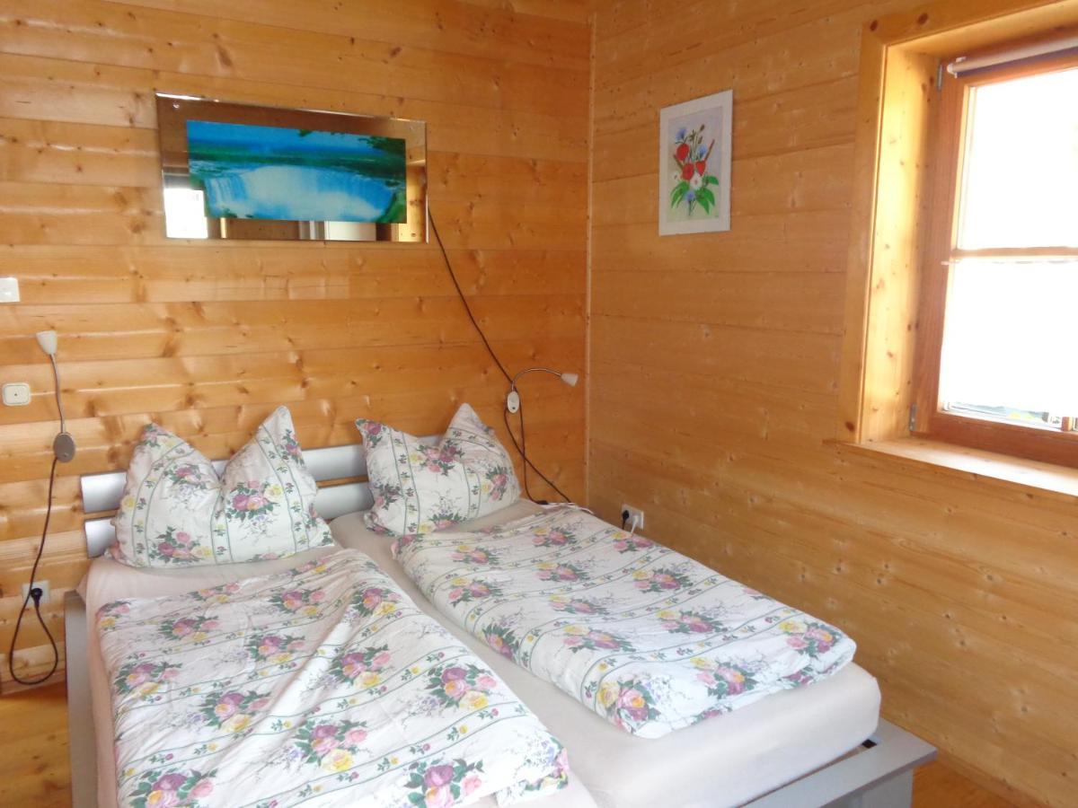 Barrierefreies Zimmer im Blockhaus mit Sauna am See Soyen Exterior foto